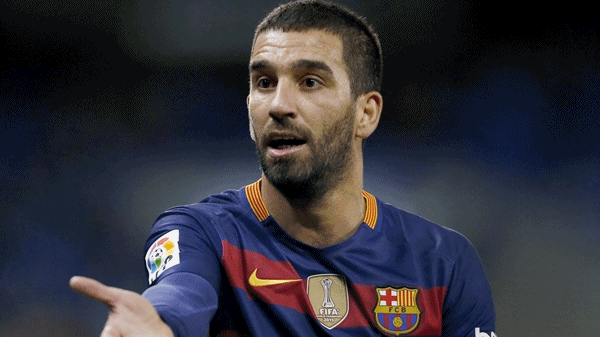 Arda Turan - Barcelona forması ile itiraz ederken