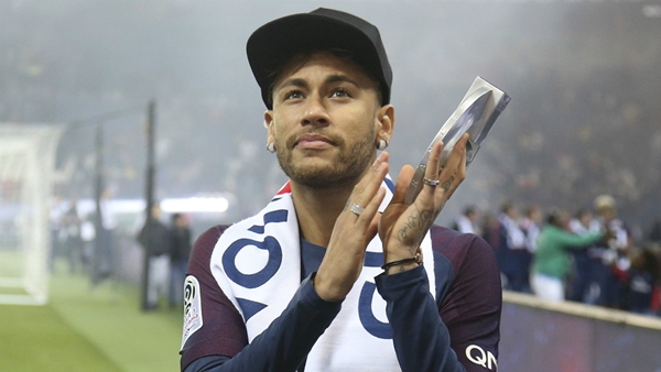 PSG formalı Neymar'ın kupa sevinci